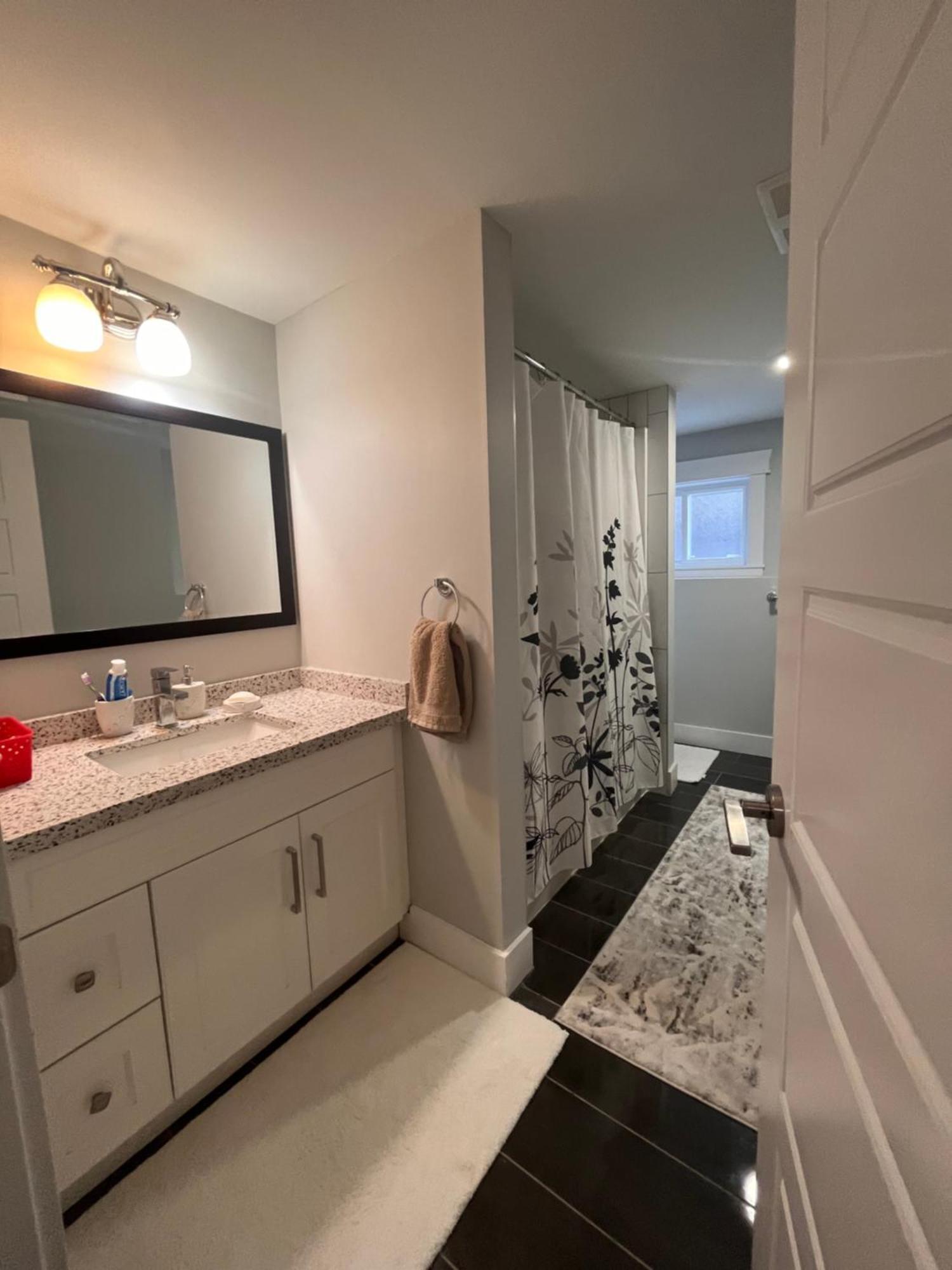 2 Bedroom Suite With Full Kitchen Revelstoke Exterior foto