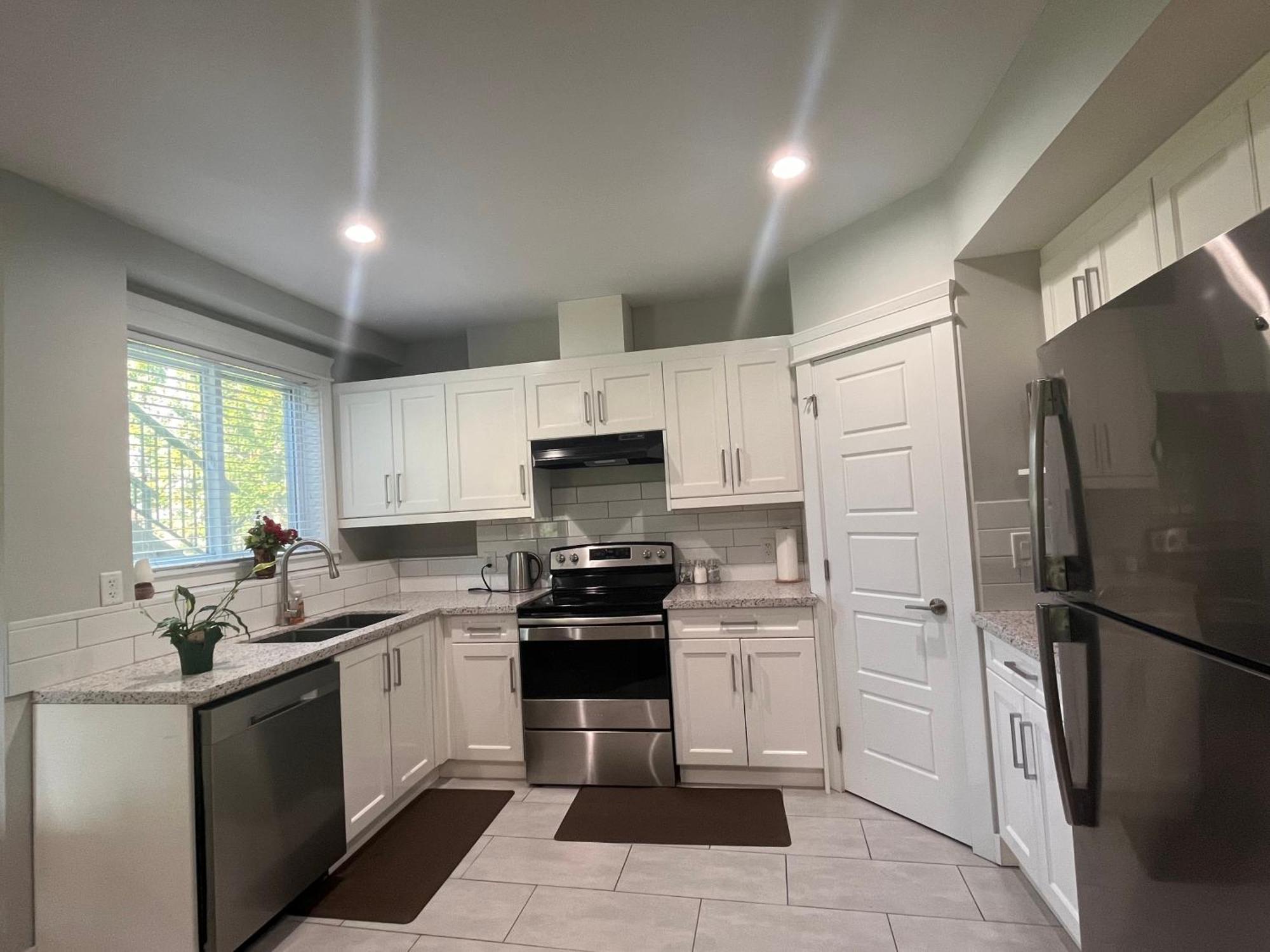 2 Bedroom Suite With Full Kitchen Revelstoke Exterior foto